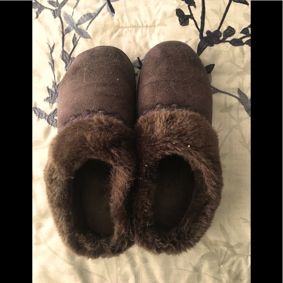 Isotoner Warm House Slippers With Thick Sole